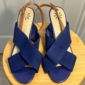 Isaac Mizrahi Blue sling back wedge